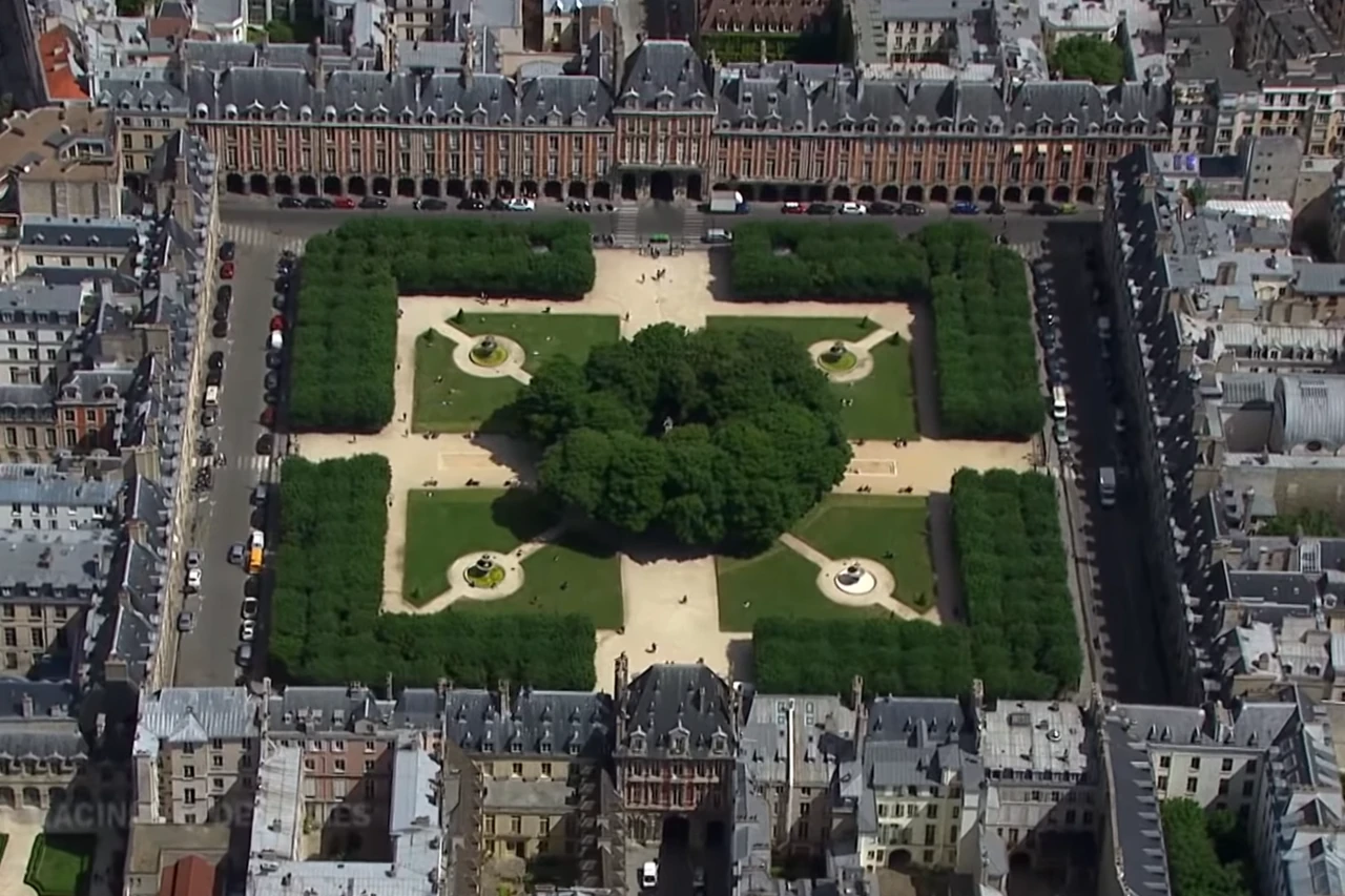 Place des Vosges & Maison de Victor Hugo